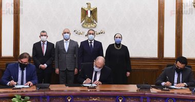 رئيس الوزراء يشهد توقيع عقد بيع أرض لإنشاء مجمع صناعى للأجهزة المنزلية بالعاشر 