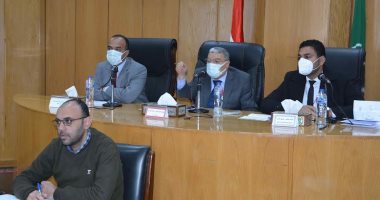 حياة كريمة.. محافظ المنيا يوجه بسرعة إنهاء عقبات مشروعات القطاع الصحى