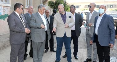 محافظ بنى سويف يتابع مشروعات رصف 145 شارعا بتكلفة 184 مليون جنيه