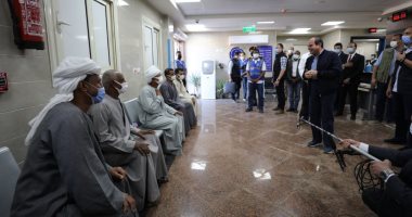 صور.. الرئيس السيسى يتفقد وحدة صحة الأسرة بقرية الشهامة فى أسوان