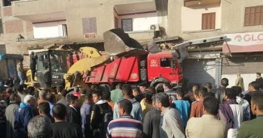 التحفظ على السائق والتباع فى حادث اقتحام سيارة نقل لمخبز بديرب نجم بالشرقية