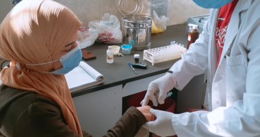 حياة كريمة بالشرقية.. الكشف على 2100 مريض بقافلة طبية فى قرية صافور