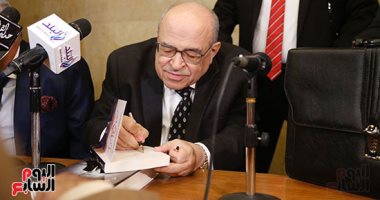 صلاح فضل: مذكرات مصطفى الفقى مرآة لتاريخ مصر صاغها بخبرة وحكمة