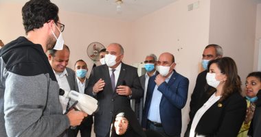 تقدم خدماتها لـ 3000 مواطن.. محافظ قنا يتفقد قافلة جامعة عين شمس بنقادة 