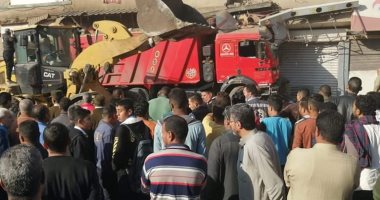 جثة ومصاب فى حادث اقتحام مقطورة لمخبز بديرب نجم بالشرقية