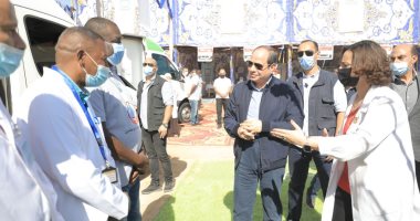 الرئيس السيسي يتفقد القافلة الطبية بقرية غرب أسوان
