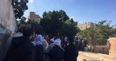 أهالى الإسماعيلية يشيعون جثمانى شاب وخطيبته توفيا بحادث على الصحراوى.. لايف وصور