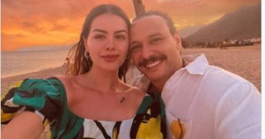 هنادى مهنا تهنئ زوجها أحمد خالد صالح بعيد ميلاده بصورة رومانسية