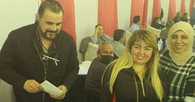 شيتوس ويوسف ومجدى كامل وزوجته يدلون بأصواتهم فى انتخابات الأهلى