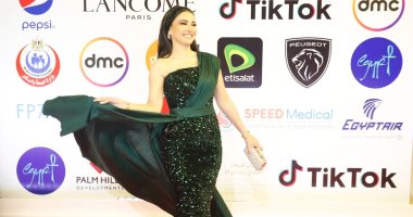 دينا فؤاد على الريد كاربت فى افتتاح مهرجان القاهرة السينمائى: من أهم مهرجانات العالم
