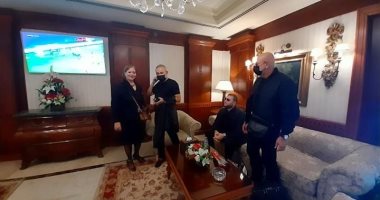 مصمم الأزياء العالمي "إيلى صعب" يصل القاهرة..صور 