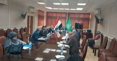 محافظ القليوبية يناقش الإجراءات المنظمة لانتخابات مجالس إدارة الجمعيات الزراعية