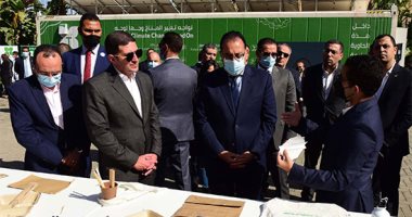 رئيس الوزراء يتفقد مشروعات شباب رواد الأعمال وممثلى الشركات الناشئة بمقر الهيئة العامة للاستثمار والمناطق الحرة.. شركات لتصنيع الأجهزة التعويضية وأجهزة تنفس صناعى وقياس نسبة الأكسجين.. ويوجه بتقديم الدعم الكامل