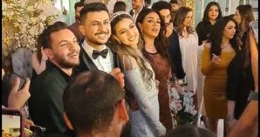 دموع الفرحة فى عيون العروسة.. على غزلان وفرح شعبان بحتفلان بعقد قرانهما "فيديو"