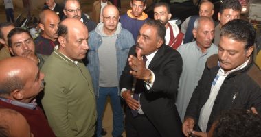 محافظ مطروح يتفقد الشوارع المتأثرة بالأمطار ويوجه بإصلاحها