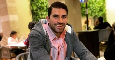 برة الملعب.. عمر ياسين لاعب اليد: هوايتي مشاهدة الأفلام الوثائقية وبحب الهضبة