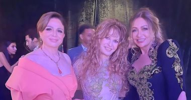 إلهام شاهين تهنئ نيللى بعد تكريمها من مهرجان القاهرة السينمائى الدولى