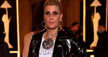 فيدرا تعلق على ارتداء تيشيرت كتب عليه آية القرانية "أمم أمثالكم"  