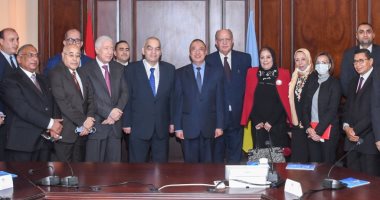 محافظ الإسكندرية: إقامة دورة تدريبية لتنمية مهارات العاملين بالإدارات القانونية 