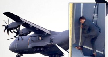 توم كروز يتدلى من جناح طائرة فى تصوير Mission Impossible 8