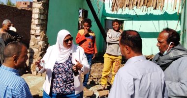نائبة محافظ أسوان تتفقد قرى غرب النيل المتضررة من السيول.. صور