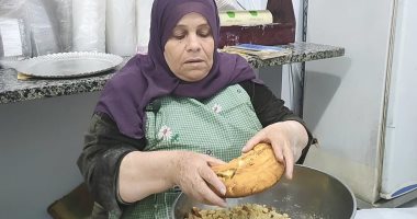 "المفروكة" أكلة شتوية شعبية تمنحك الدفء بتكلفة بسيطة.. كانت كلمة السر لتجميع العائلة حولها فى المناسبات العائلية وأيام الإجازات.. قيمتها الغذائية عالية.. والشراقوة هيعروفك بتتعمل إزاى.. فيديو