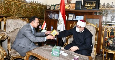 وزير الأوقاف يبحث مع السفير باسل صلاح تزويد مكتبات صربيا بإصدارات الوزارة