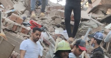 شاهد أول صور لعقار شبرا المنهار والحماية المدنية تتابع عملية الإخلاء