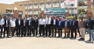 التجهيزات النهائية داخل مقر كلية الطب الجديدة بالأقصر قبل حفل افتتاحها.. صور