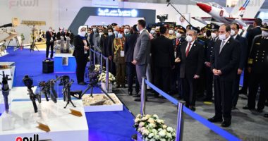 الرئيس السيسي يتفقد أجنحة معرض الصناعات الدفاعية والعسكرية إيديكس 2021