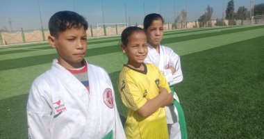 حكاية التوائم الثلاثة.. نسخة طبق الأصل أغرب من الخيال.. أبطال فى الكاراتيه وكرة القدم.. منة: نفسى أحترف فى ريال مدريد للكرة النسائية.. ومحمد: بحلم باللعب فى اليابان وهزيمة بطل العالم فى الكارتيه.. فيديو وصور