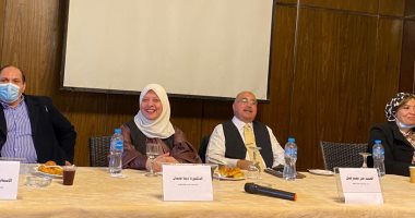 نائب محافظ مطروح تجتمع بالخريجين لعرض المنح التدريبية وتستعرض التحول الرقمي