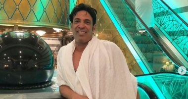 المطرب سعد الصغير يؤدى مناسك العمرة.. صور و فيديو