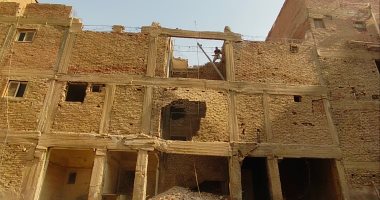 شاهد إزالة عقار بولاق الدكرور بعد أسبوع من انفجار تسريب غاز.. فيديو