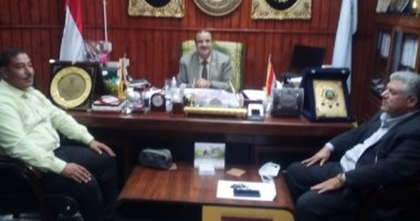 مدير تعليم مطروح ورئيس فرع هيئة سلامة الغذاء يبحثان ضمان جودة الوجبات المدرسية 