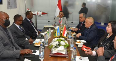 مباحثات بين العربية للتصنيع ووزير دفاع رواندا فى اليوم الثانى بمعرض إيديكس 2021   