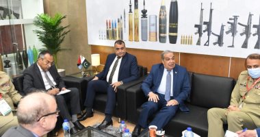 وزير الدولة للإنتاج الحربى يزور جناح باكستان بمعرض إيديكس 2021