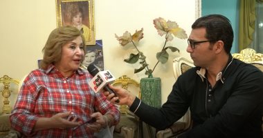 آمال رمزى: أحمد زكى حرمنى من البطولة أمام عادل إمام فى "البيه البواب".. فيديو