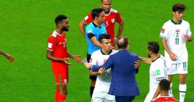 كأس العرب 2021.. تصرف غريب من مدرب العراق لمنع لاعبه من تنفيذ ركلة جزاء