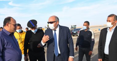 محافظ قنا يتابع أعمال رفع كفاءة طريق "قنا - الوقف" الصحراوى بتكلفة 80 مليون جنيه