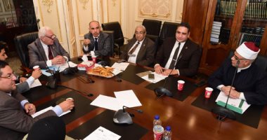 "دينية النواب" توافق من حيث المبدأ على مشروع قانون تنظيم ممارسة الخطابة والدروس الدينية.. ممثلو الأزهر ومؤسسات الإعلام يؤيدون منع غير المتخصص من الحديث فى الشأن الدينى.. ويؤكدون: الترخيص ضرورة لمنع الفوضى