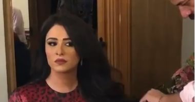 ياسمين عبد العزيز في كواليس تصوير حلقتها مع منى الشاذلي.. فيديو وصور