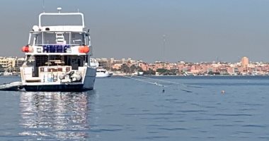 الصيف لسه مكمل فى الغردقة.. البحر مليان ودرجة الحرارة 30 والسياح مبهورون.. لايف 