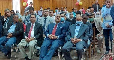 احتفالية استقبال طلاب كلية الطب بالأقصر بحضور المحافظ ورئيس الجامعة.. فيديو