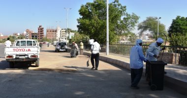 محافظ أسوان يتابع أعمال التطوير والنظافة بالشوارع والميادين.. صور