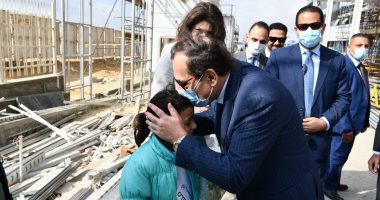 وزير البترول يزور مستشفى أهل مصر لعلاج مصابى الحروق بالمجان