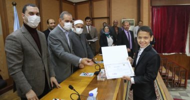 محافظ كفر الشيخ ونائبه يكرمان أصحاب الصوت الحسن وحفظة القرآن الكريم