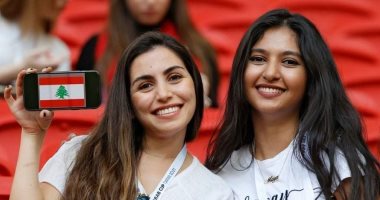 جميلات لبنان وتيشرت الأهلى و الزمالك يظهران فى مدرجات ملعب الثمامة