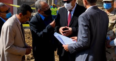 محافظ قنا يتفقد إنشاءات 6 محطات صرف صحى بدشنا ضمن حياة كريمة.. صور