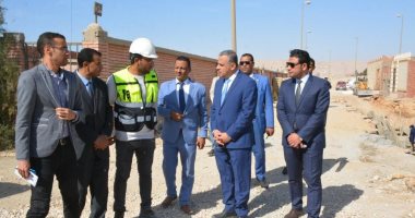 محافظ سوهاج يتفقد الأعمال بجبانات أخميم الجديدة